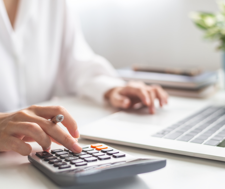 Comparaison entre rénovation intérieure et rénovation extérieure pour définir priorités et budget