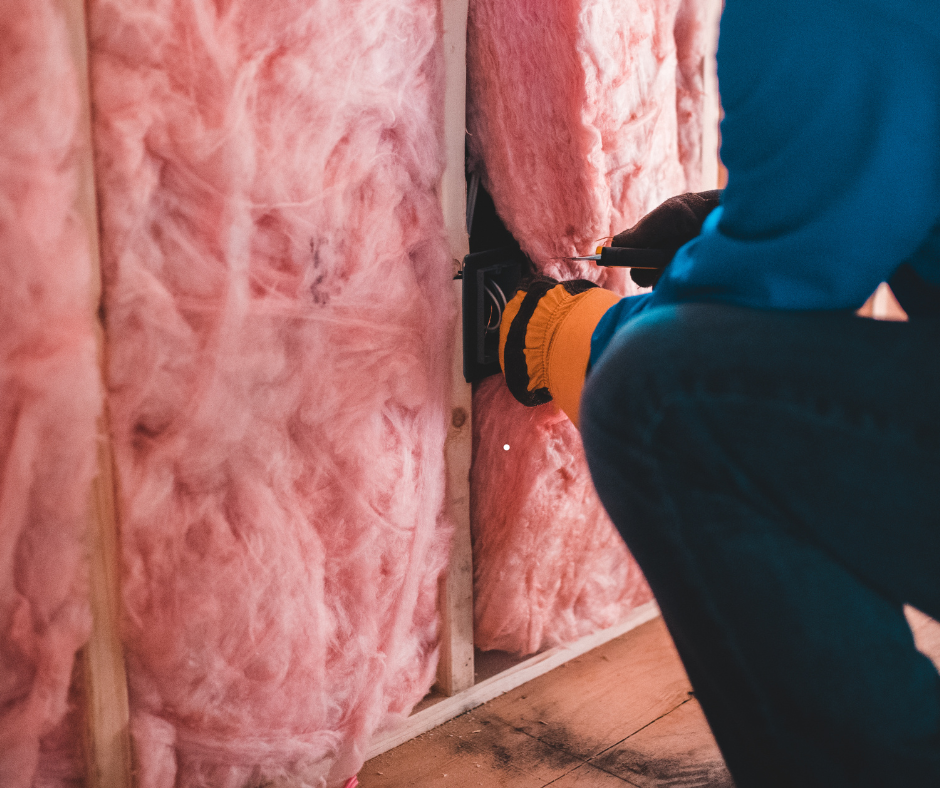 Pose d’une isolation thermique intérieure sur un mur avec ossature