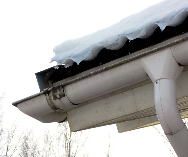Toiture avant l’hiver : 8 vérifications pour éviter infiltrations et dégâts
